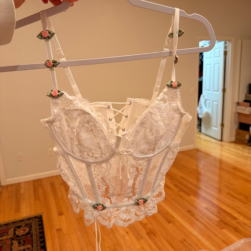 FLL CHANTILLY LACE BUSTIER & MATCHING THONG